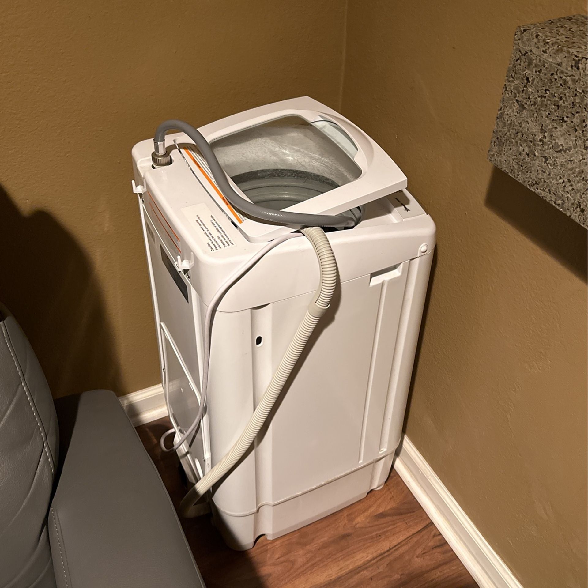 Magic Chef 0.9 Cu. ft. Compact Washing Machine for Sale in San Diego