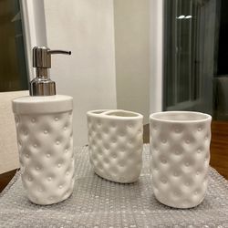 3 Piece bathroom accessory set ( Brand New )
