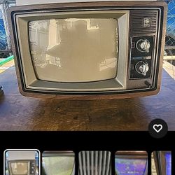 Vintage GE 13" CRT TV Portable Color Gaming  Faux Wood Grain Needs Repair Read