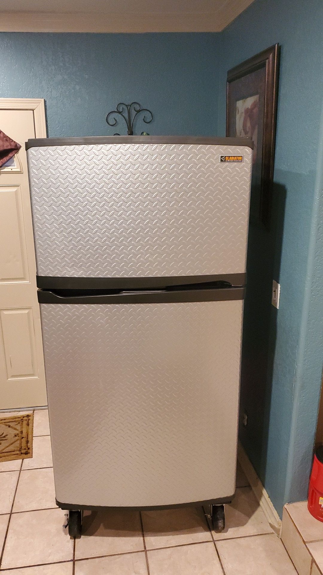 Gladiator by Whirlpool Corporation refrigerator for Sale in La Mesa, CA