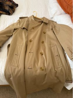 Vintage Burberrys Trench Coat – Authentic – Classic Tan – $350