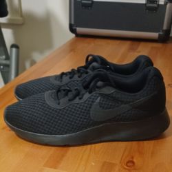 Excellent New Condition Nike Tanjun Women's Size 9