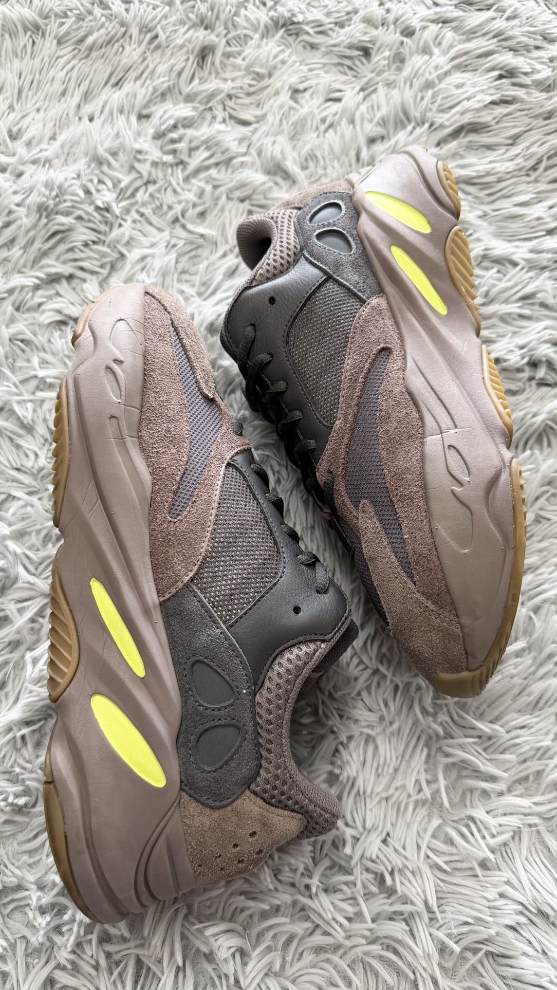 Size 11 Men’s Adidas Yeezy Boost 700 V1 Mauve EE9614.