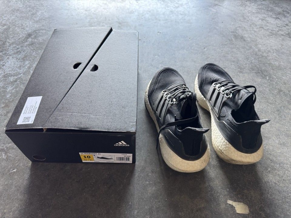 adidas Ultraboost 21 Shoes Men's 10 - Core Black