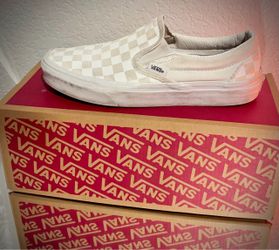 Womenâs slip- on VANS size 7