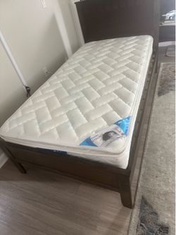 Twin bed ( pillow top mattress )