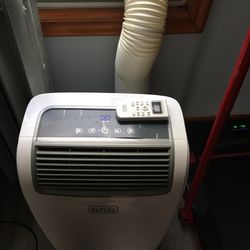 Portable AC 8,000 BTU - moving out sale  Works great