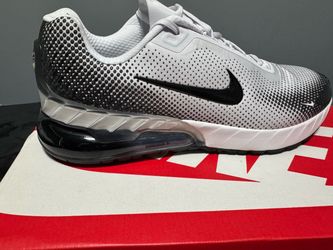 Nike Air Max Phoenix Sneaker White Black size 11 men
