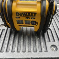 DEWALT 20V MAX Cordless Electric Portable Inflator (Tool Only)