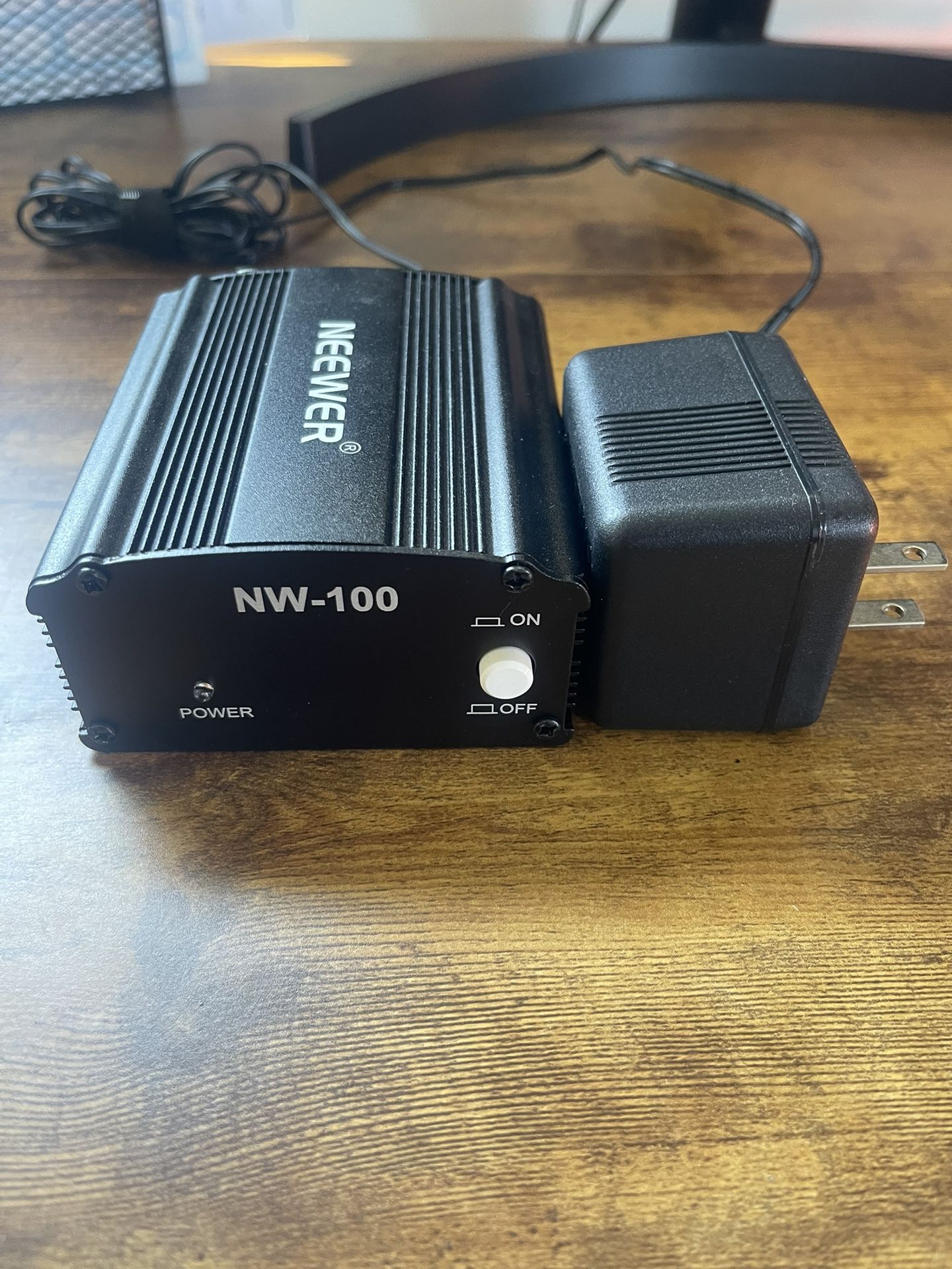 Neewer NW-100 Phantom Power 48V For Dynamic Mic