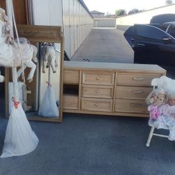 9 Drawer Dresser  2 end Tables  Mirror 