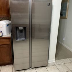 Refrigerator 