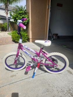 Hyffy bike with helmet
