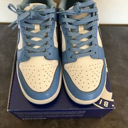 UNC Dunks Size 9