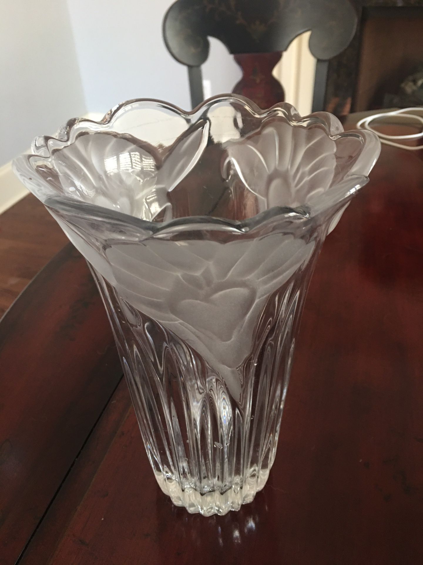 ead crystal clear glass vase with frosted flower sculpting