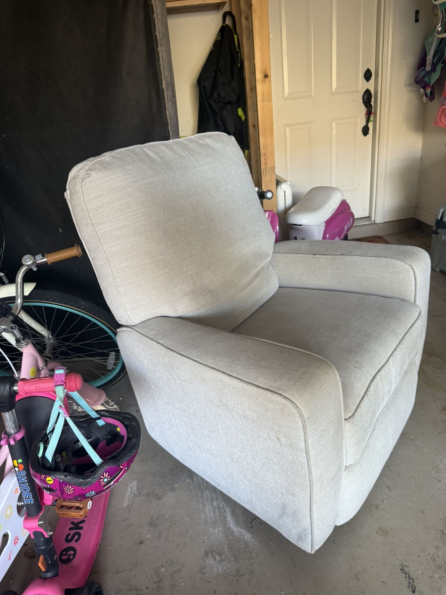 Recliner/glider/rocker grey