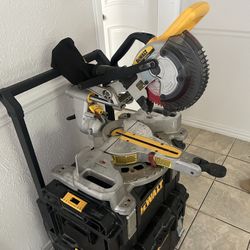 De Walt Cordless Miter Saw 7 1/2”