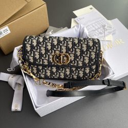Fashionable letter print shoulder bag