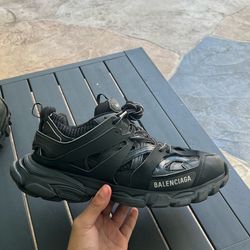 balenci tracks shoes