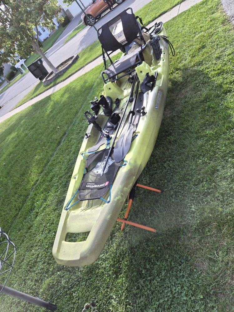 PRICE DROP! 11.5' PRECEPTION Outlaw Fishing Kayak