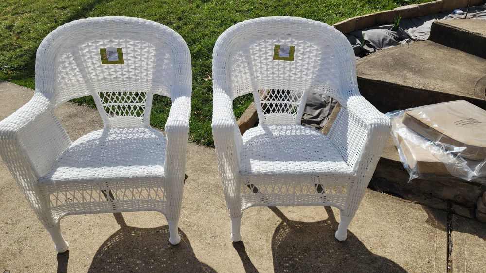 New Set Of 2 Wicker Chairs With Cushions 