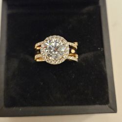 14 Kt Gold.  4 Ct MOISSANITE.  Gorgeous Wedding Set.  Size 7.5.   NEW