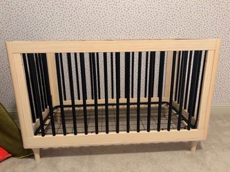 Crib with little dreamers mattress