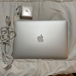 MacBook Air (A1466, 2017 Model)