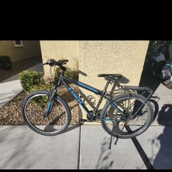 Trek 820 Mountain bike -- 26