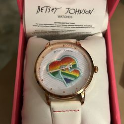 Betsey Johnson Double Heart Goldtone Fashion Watch Large Face NEW IN BOX