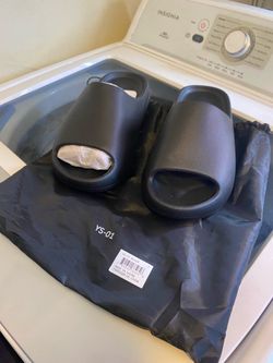 YEEZY SLIDE YZY YS-01 BLACK SIZE 7 brand new
