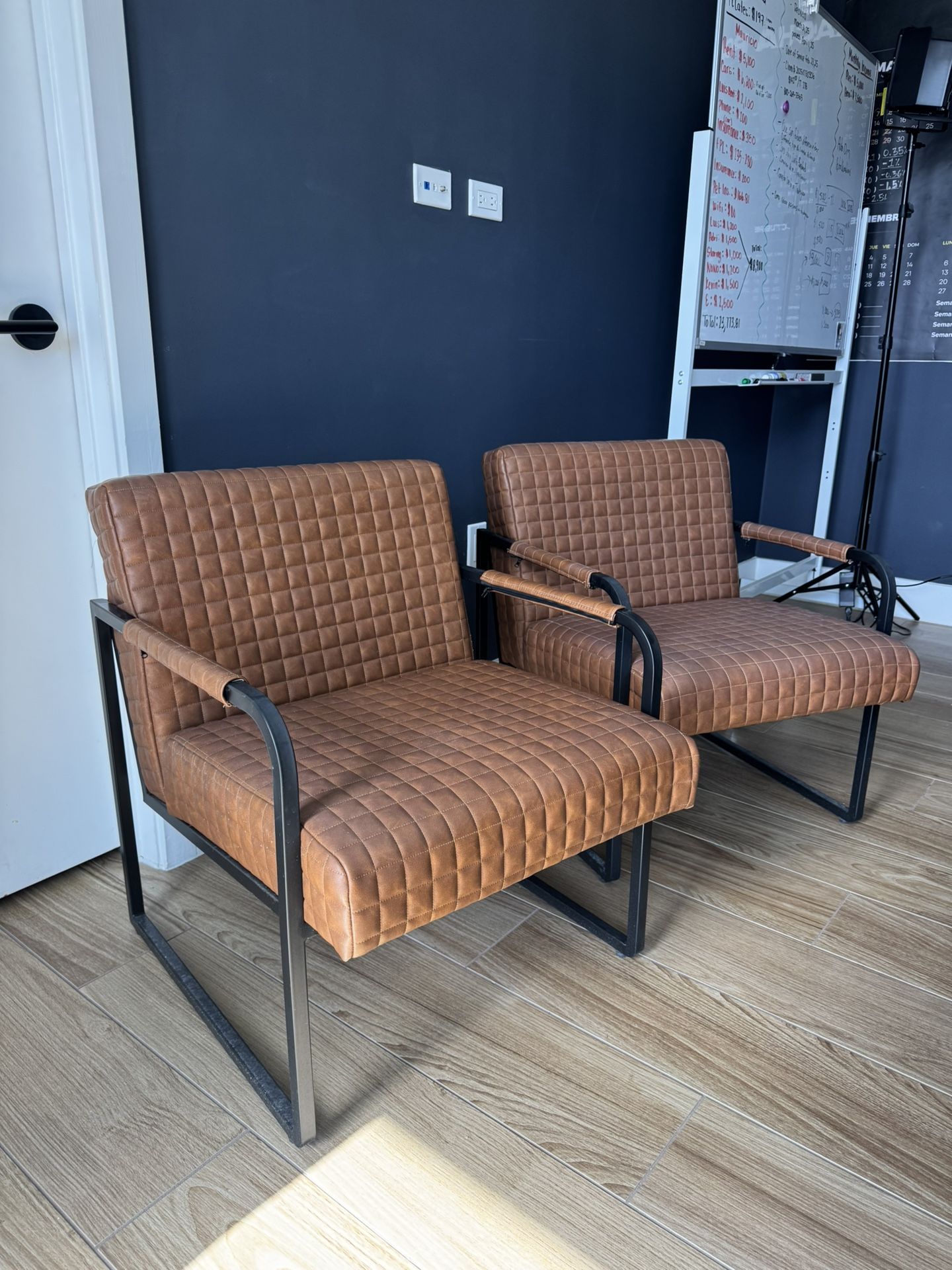 Set Of 2 Leather Chairs 