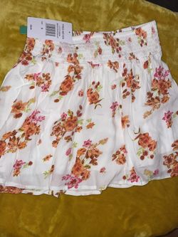 Women’s Boho Floral Skirt. Size Small. New W/ Tags