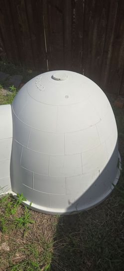 Dog house igloo