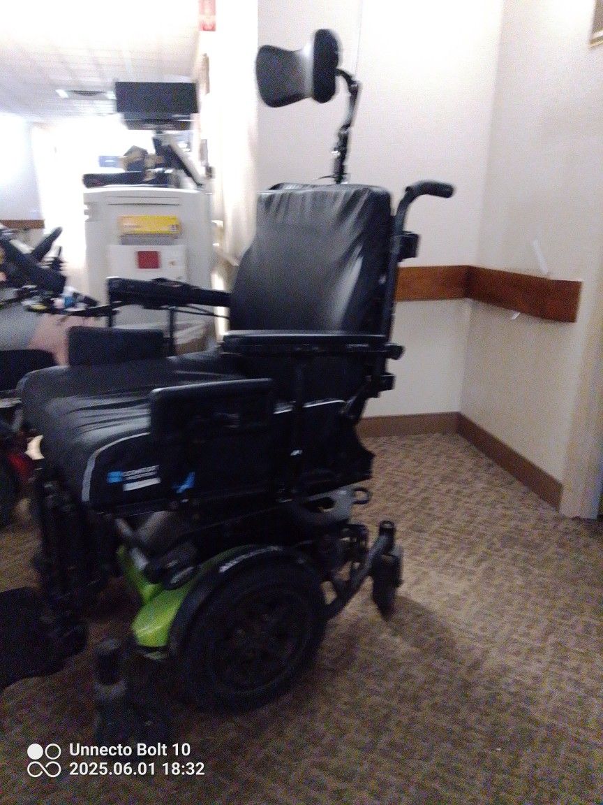 Electric Bariatric Wheelchair