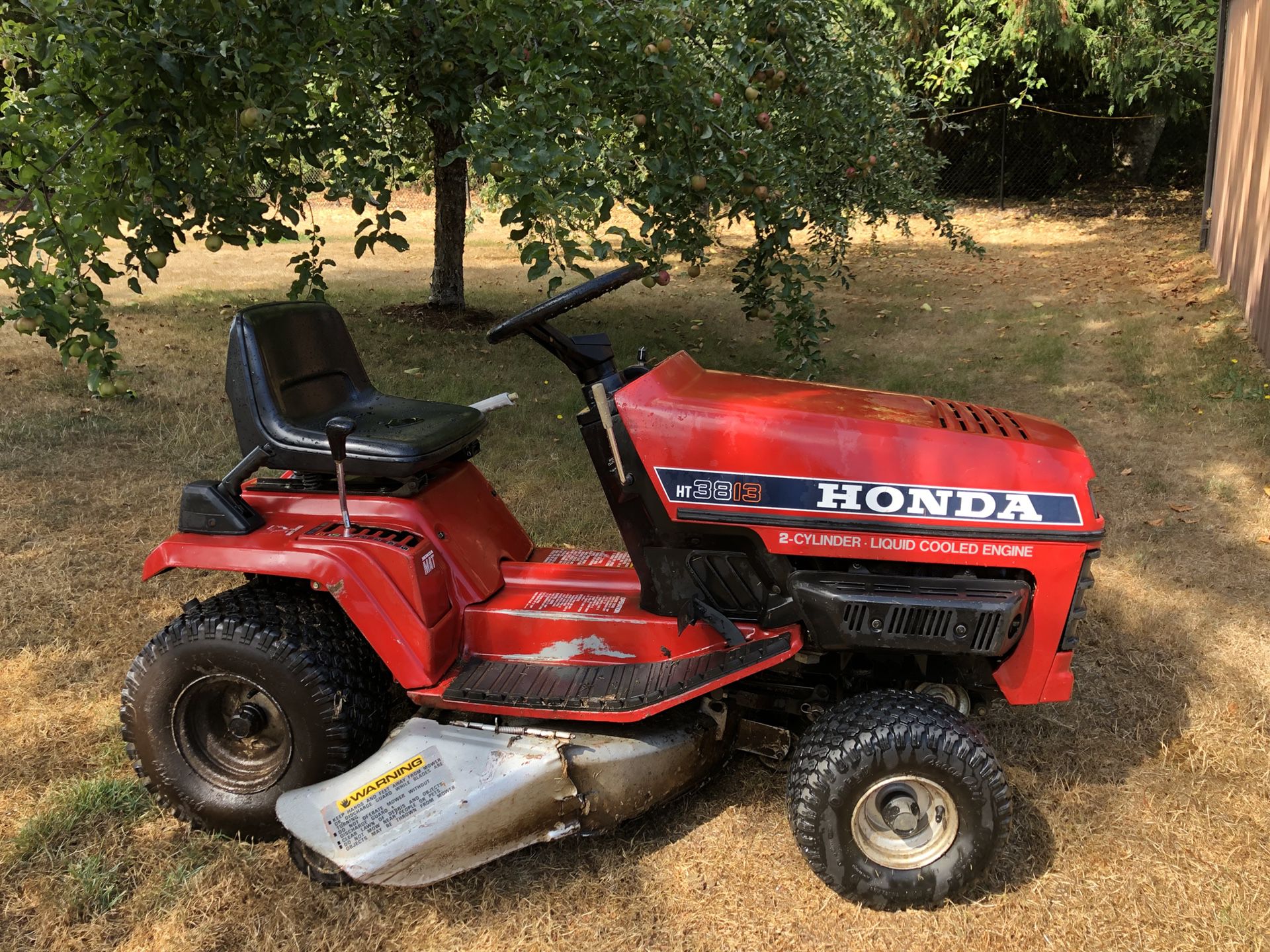 Honda HT3813 riding lawnmower