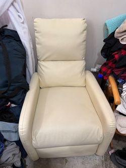 Modern Cream Faux Leather Accent Chair / Armchair – Great Condition!