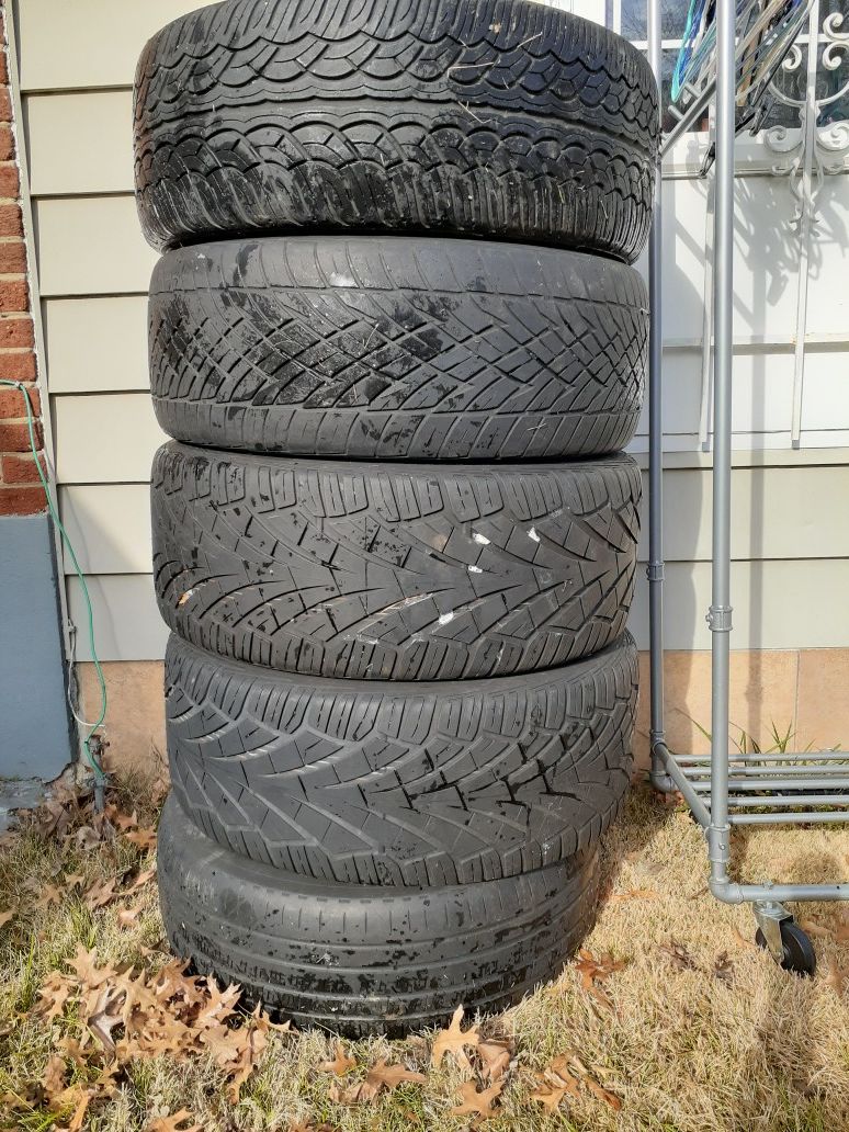 Tire 305 40 R23