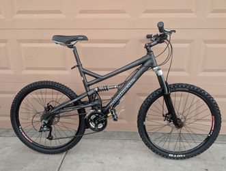 26"x2.10. IRONHORSE WARRIOR MENS MOUNTAIN BIKE (L).FULL SUSPENSIÓN DUAL DISC BRAKES FRESHLY TUNE UP EXCELLLENT CONDITION 👌🏼