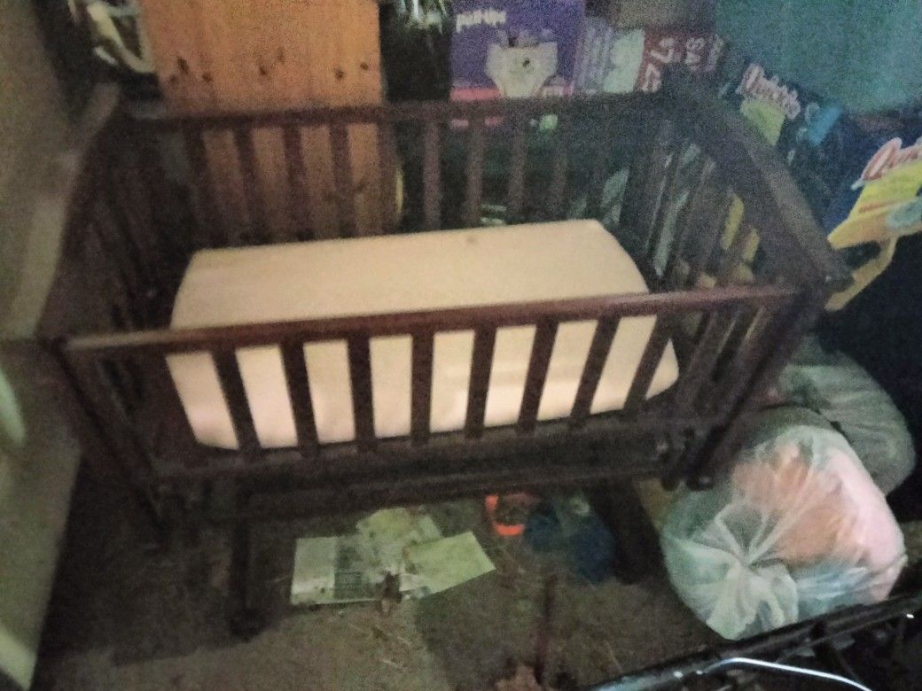 Wooden Rocking Baby Crib