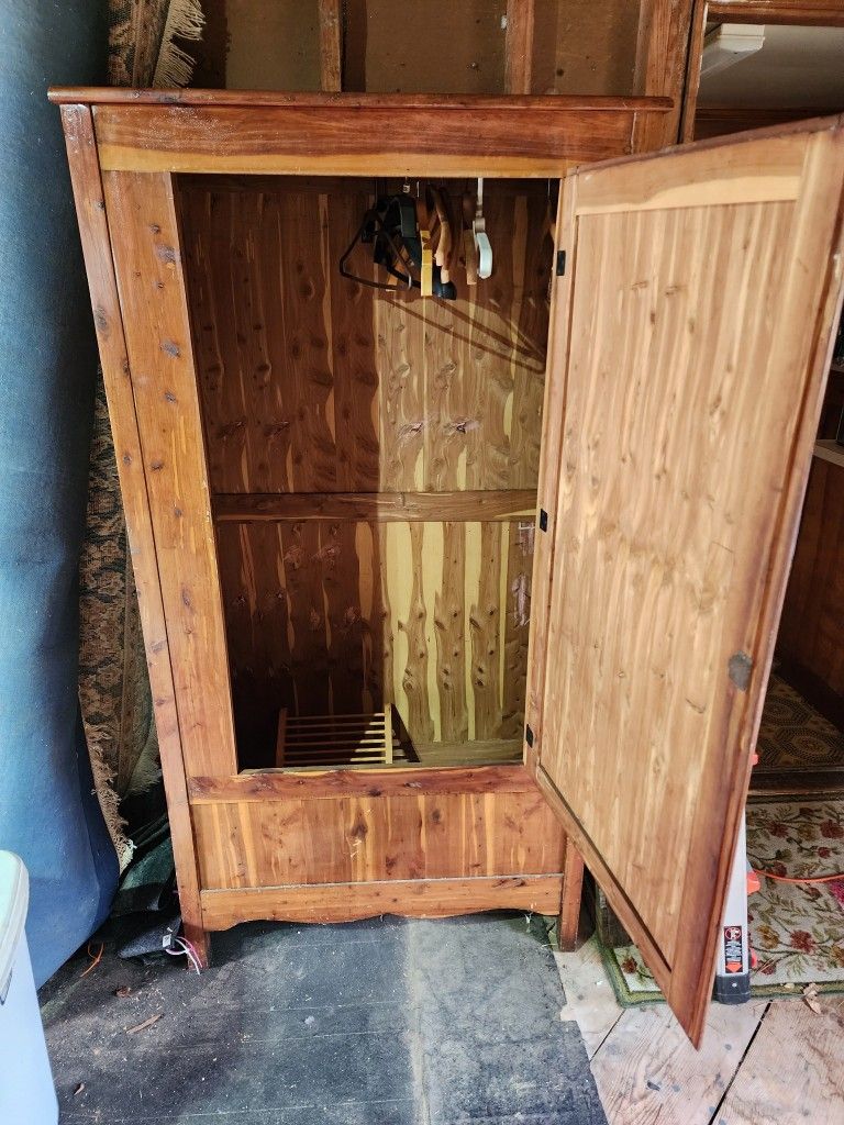 Vintage Cedar Wardrobe for Sale in Chesapeake, VA OfferUp
