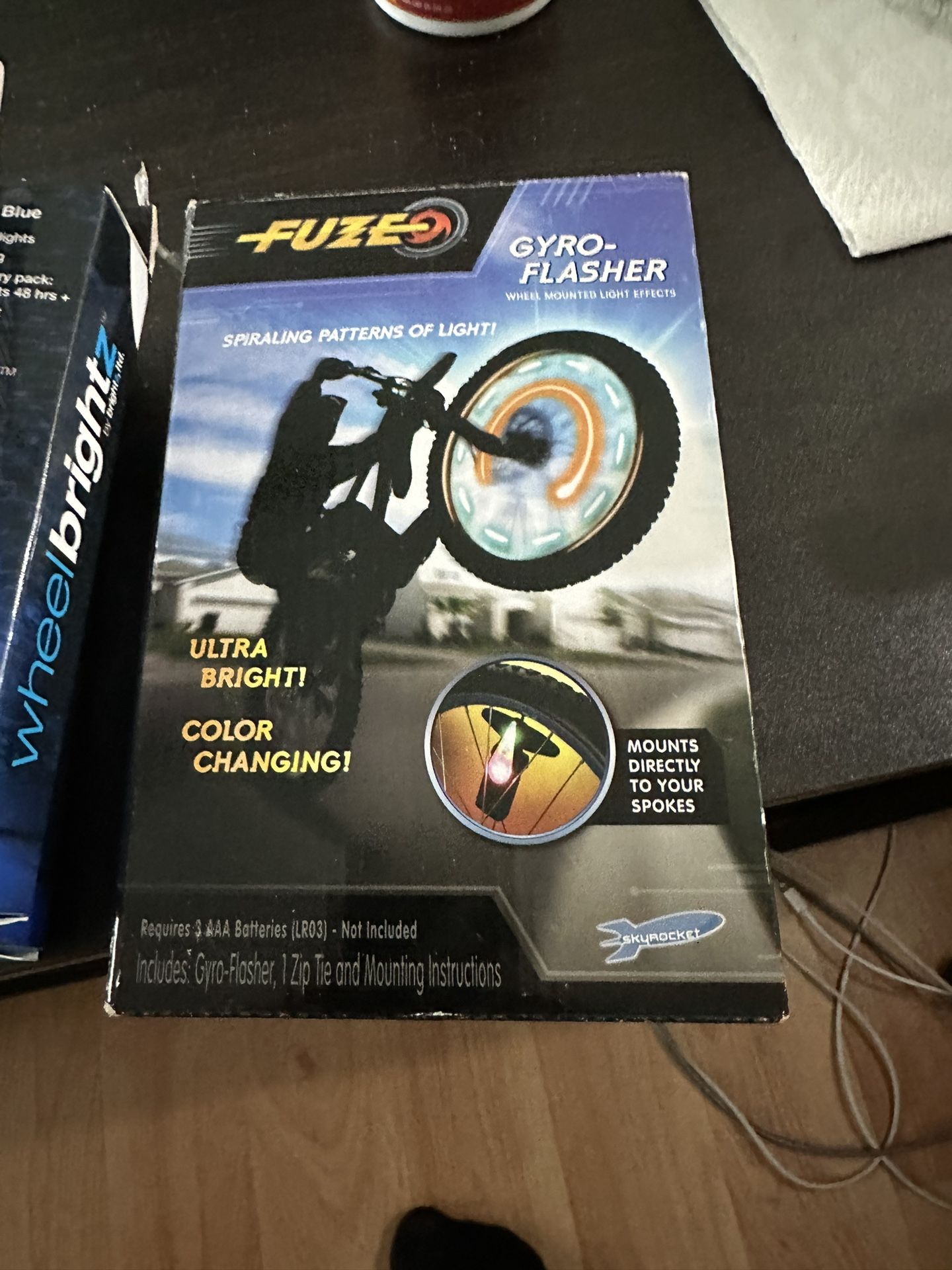 NEW Skyrocket Toys Fuze Gyro-Flasher Bike Wheel Mounted Light Effects bicycle