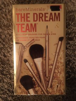 Bare Minerals Dream Team brush kit.