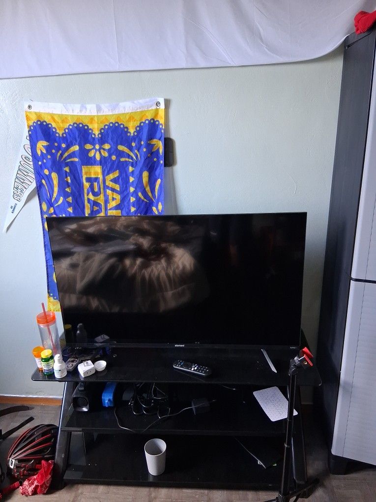 Element 43" Class 4k UHD Xumo TV