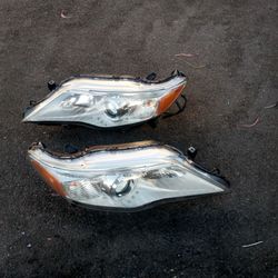 2011-2012 Toyota Avalon Headlights (Halogen Bulbs) 