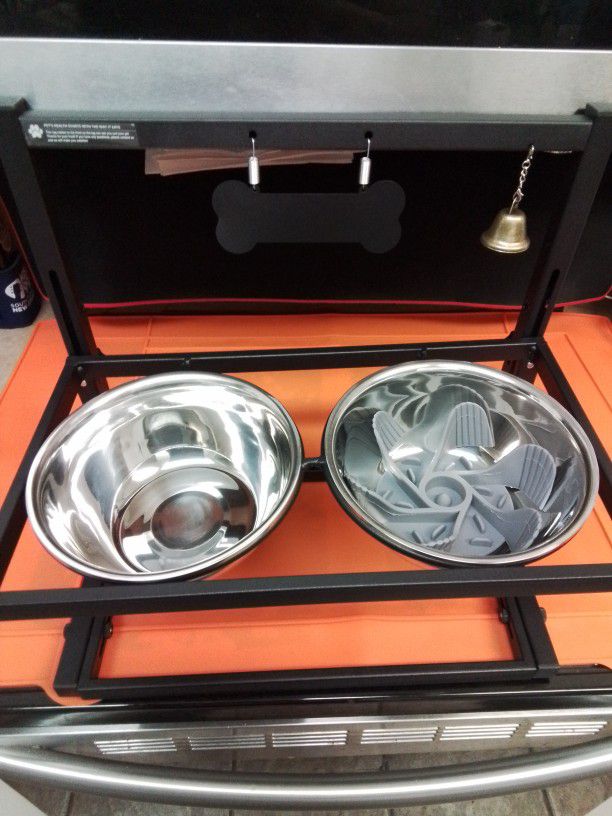 Elevated and Adjustable Height Dog Bowl Holder_$15_NEW