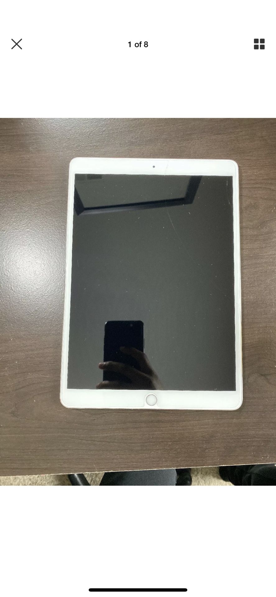 Apple iPad Pro 2nd Gen. 256GB, Wi-Fi, 10.5in - Silver W/ Logitech Keyboard Case