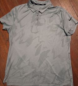 Nike Golf Women's Size Xlarge short sleeve Dri Fit Design