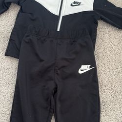 Black and white Nike tracksuit 18months