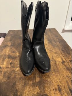 Arizona Jean Co. Maybrook women's black block heel cowboy boots featuring a synthetic upper (Size 9.5)